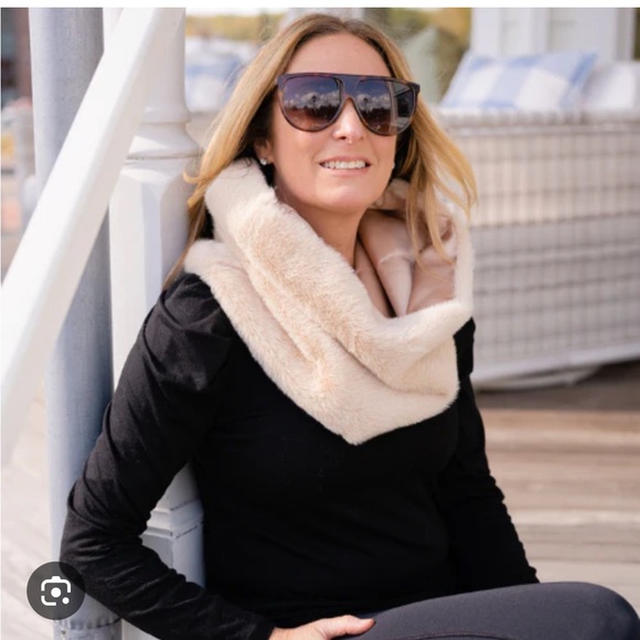 Pretty Rugged faux fur super soft perfect camel SCARF& CAPE/shawl From SharkTank - Picture 11 of 11